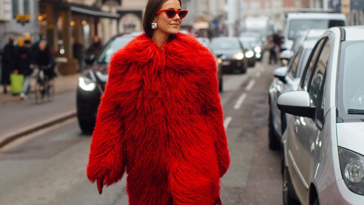 Seis prendas de Zara Pre-owned se tiñen de rojo para conseguir que salgas de tu zona de confort y sigas las tendencias