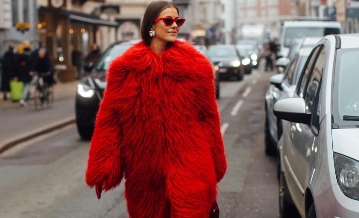 Cinco prendas de Zara Pre-owned se tiñen de rojo para que sigas las tendencias.