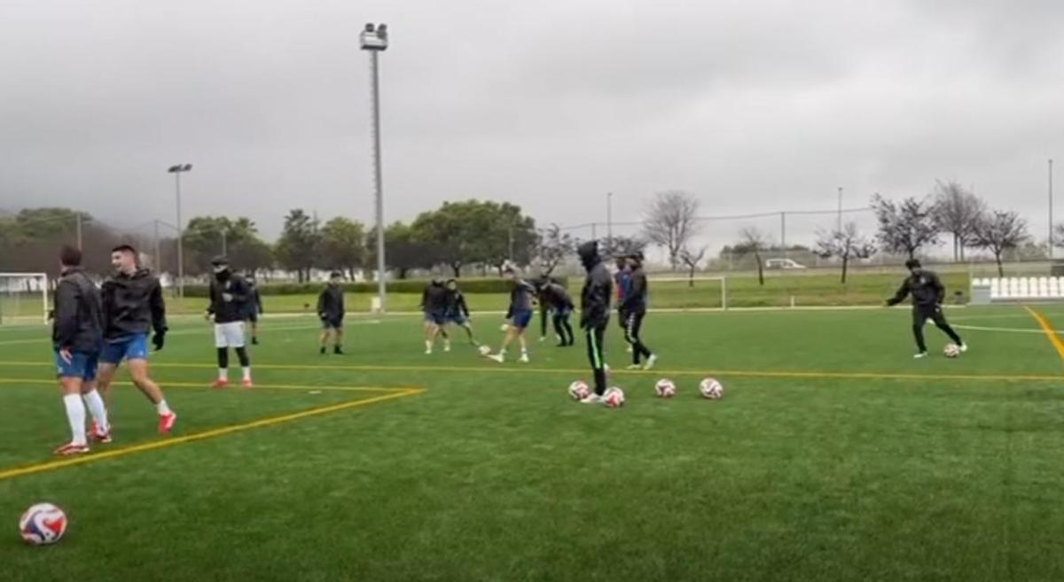 Los jugadores del Olímpic de Xàtiva, en un entrenamiento.