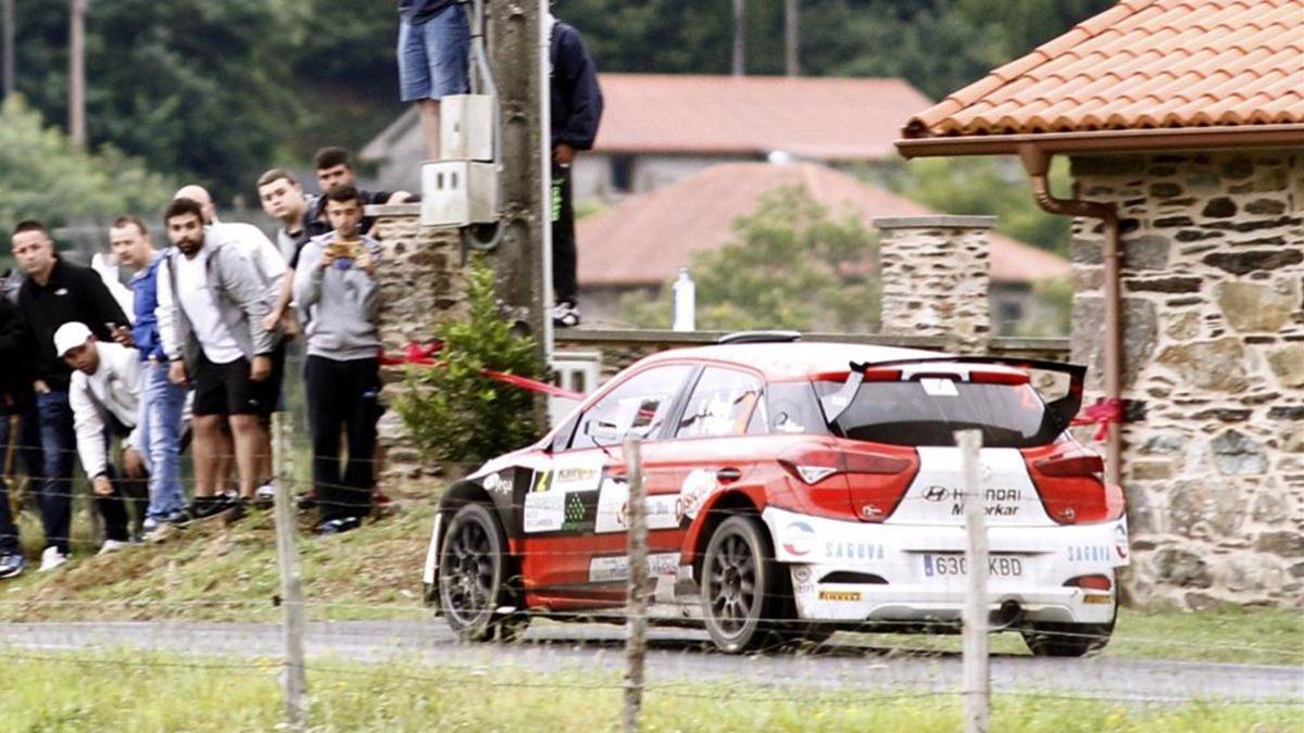 Iván Ares, en una imagen de archivo, al volante del Hyundai