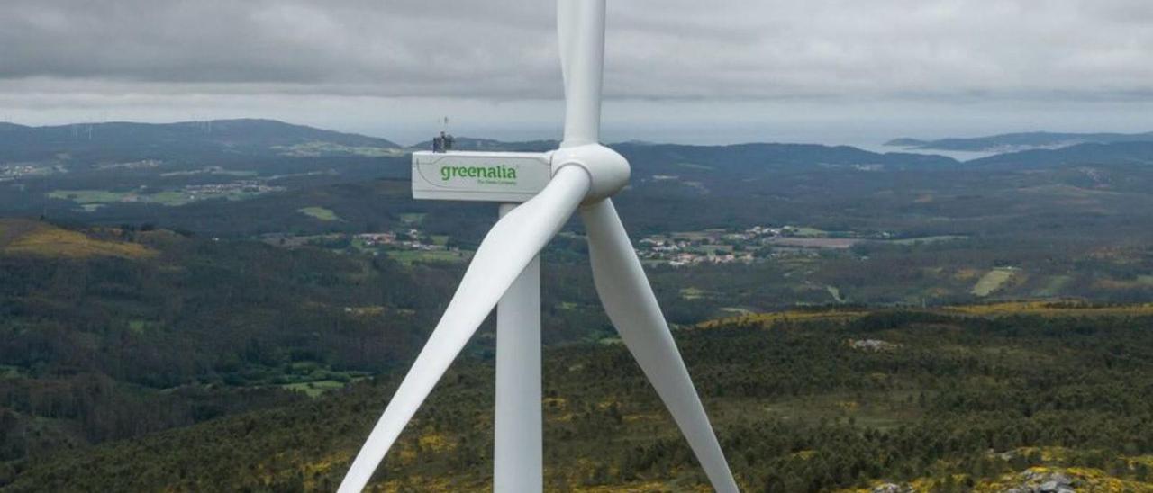 Aerogenerador de un parque eólico de Greenalia en Vimianzo. |   // L. O.