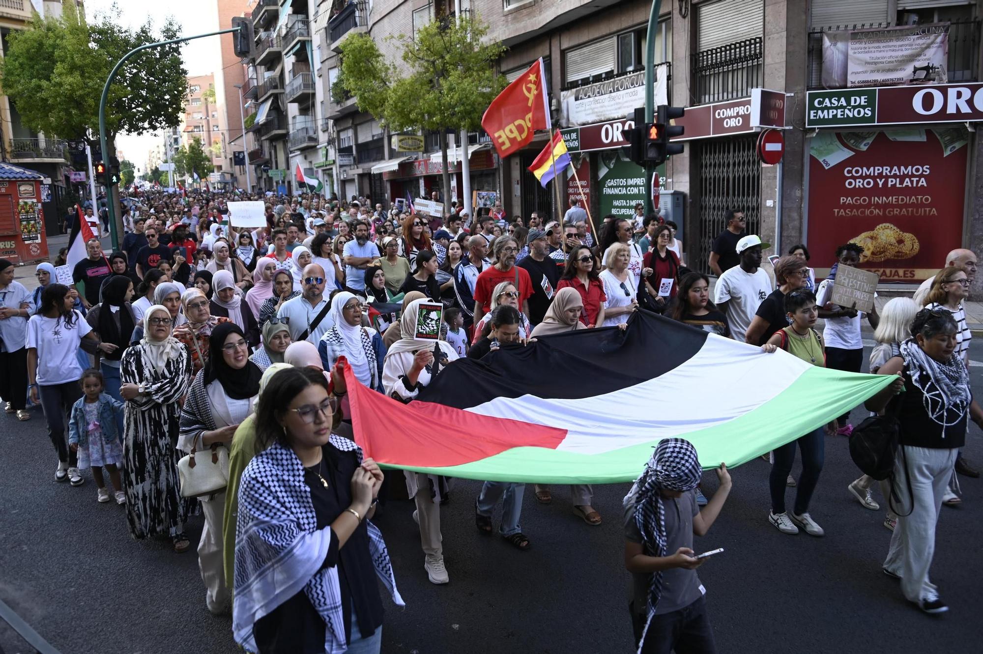 Así ha sido la multitudinaria manifestación para exigir la libertad de Palestina en Elche
