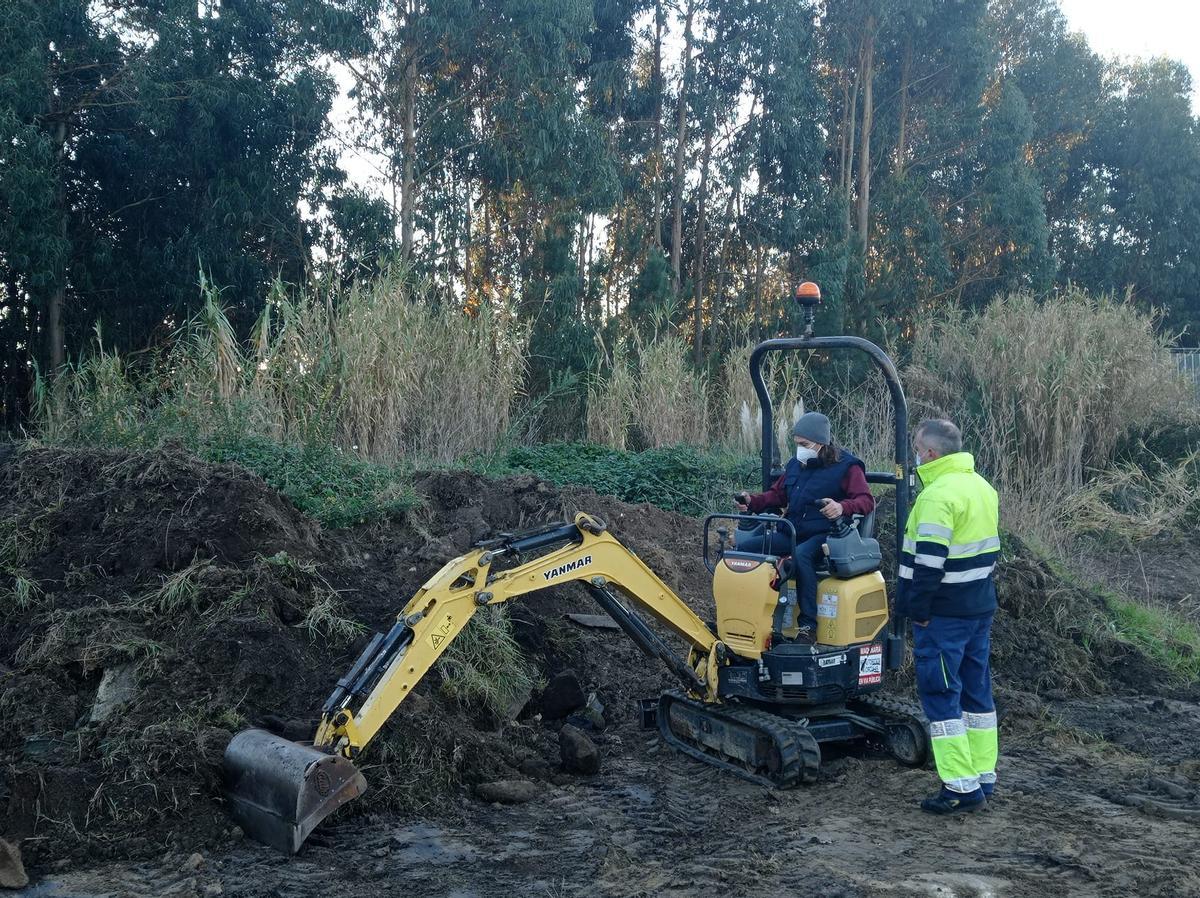 Los alumnos del Plan Integrado de Emprego se formaron en la conducción de carretillas elevadoras