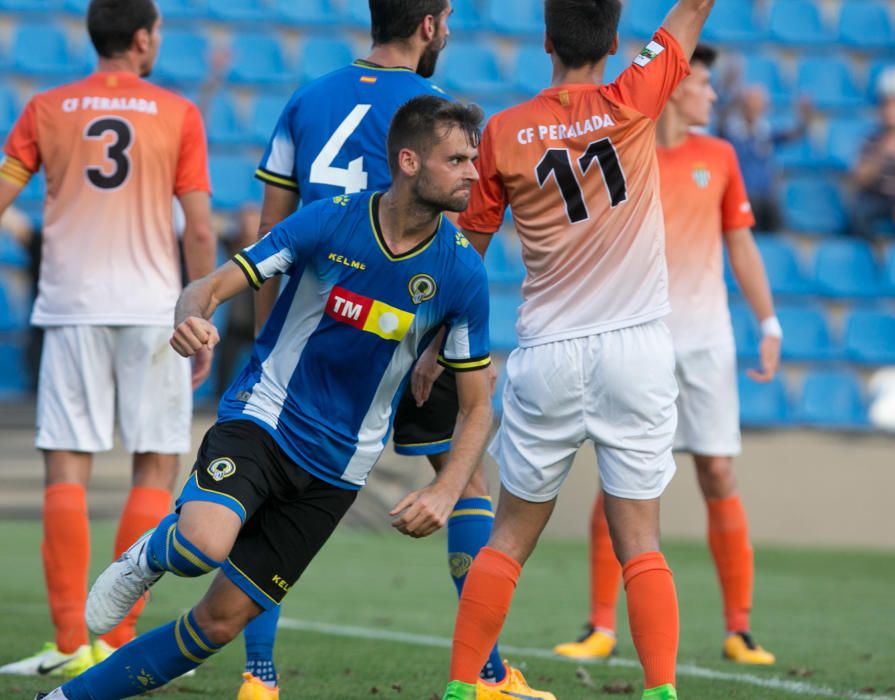 El Hércules despide al técnico argentino tras ganar por 3-2 al Peralada con mucho sufrimiento.