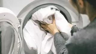 El truco para lavar sábanas y edredones en la lavadora y que salgan sin arrugas