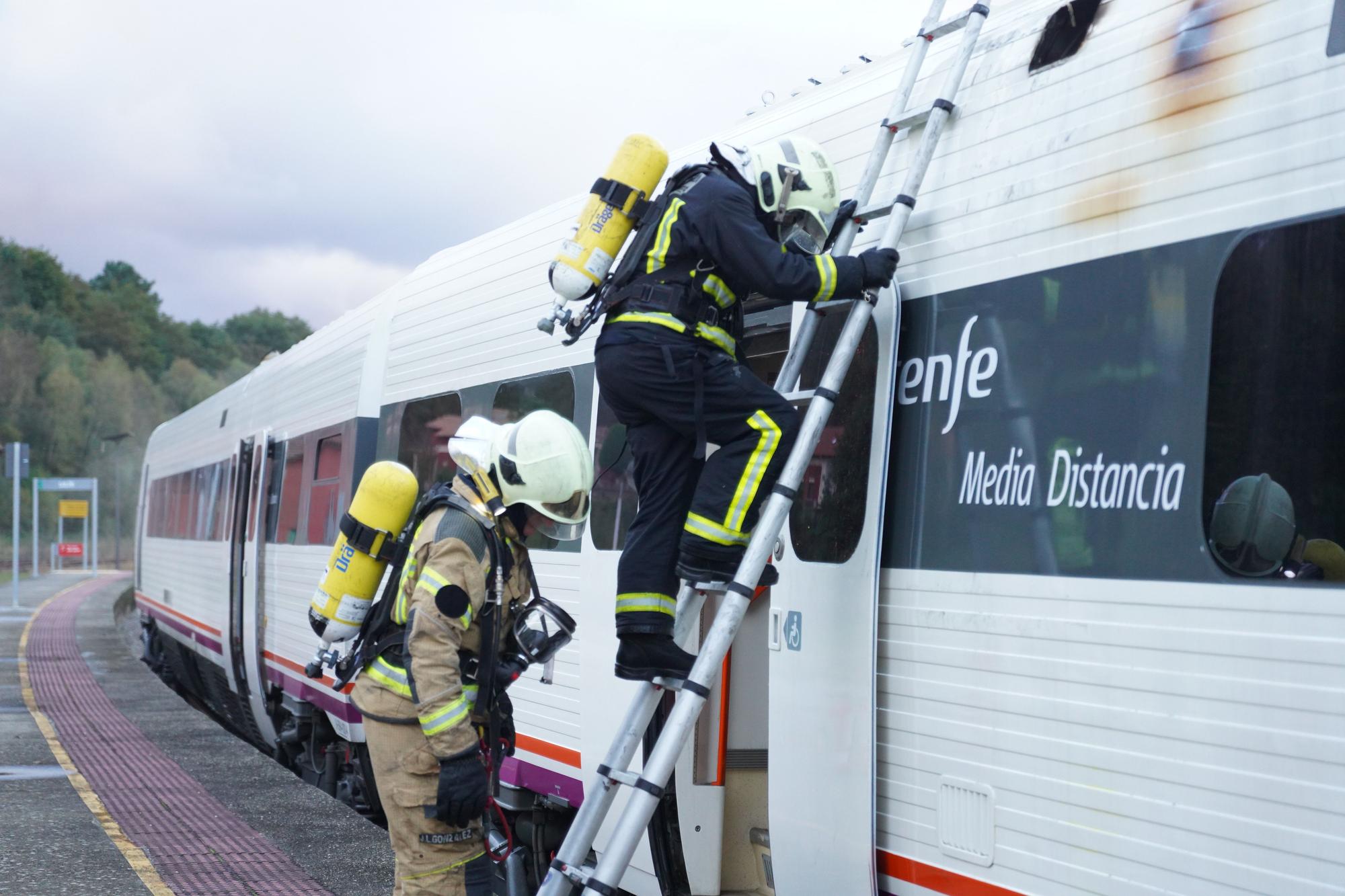 Incendio en el tren que cubre el trayecto Ourense-O Carballiño-Santiago de Compostela