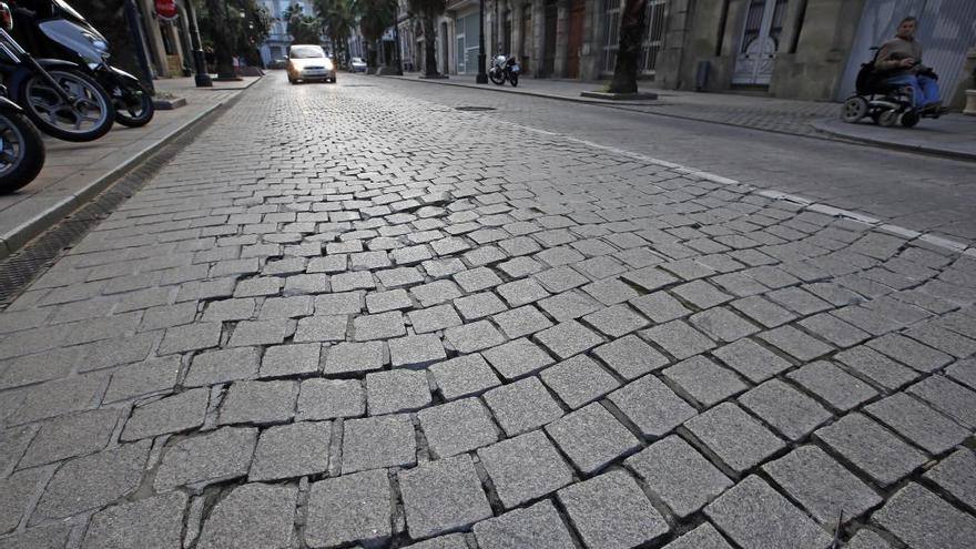 La calle García Olloqui de Vigo con el pavimento adoquinado // Marta G. Brea