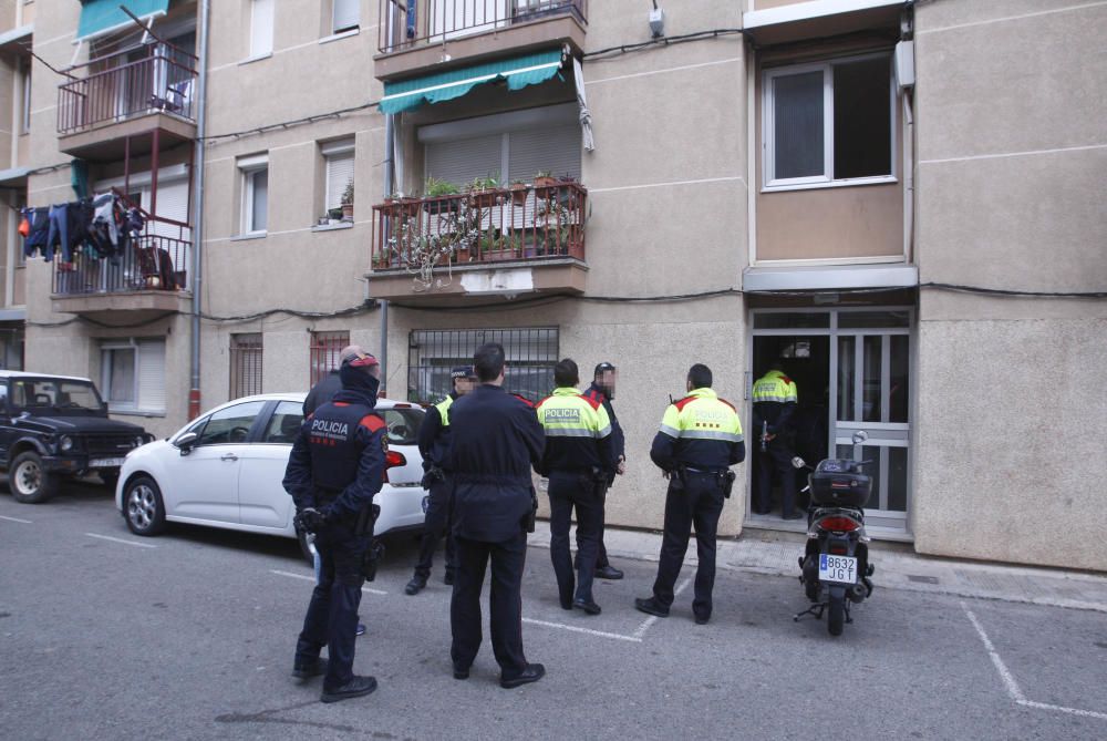 Mossos d'Esquadra i de la Policia Municipal de Girona amb els tècnics d'Endesa