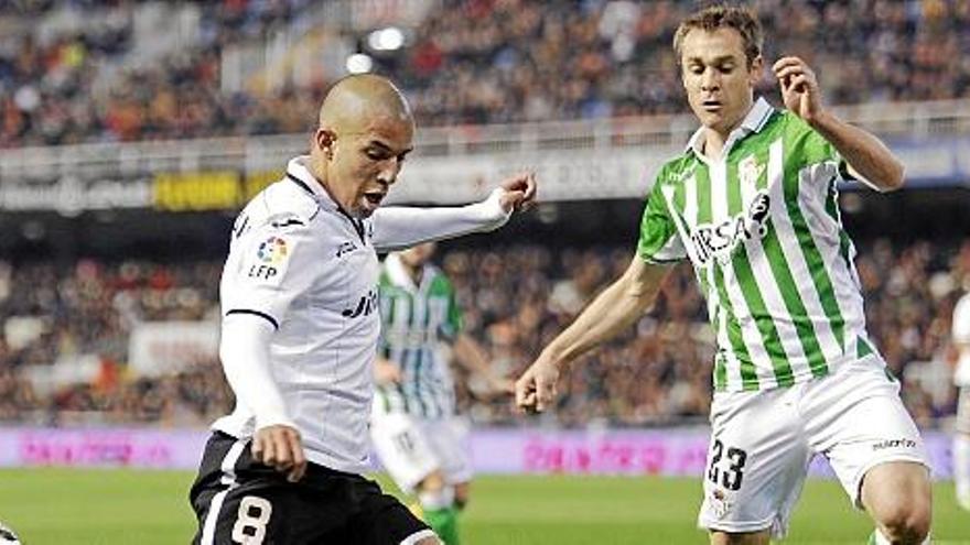 Feghouli vio la amarilla por un empujón.