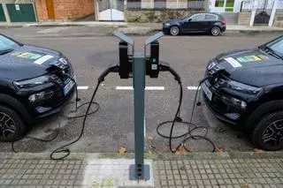 El coche eléctrico suspende en Galicia: pocos puntos de carga, lentos y el 20% inoperativos