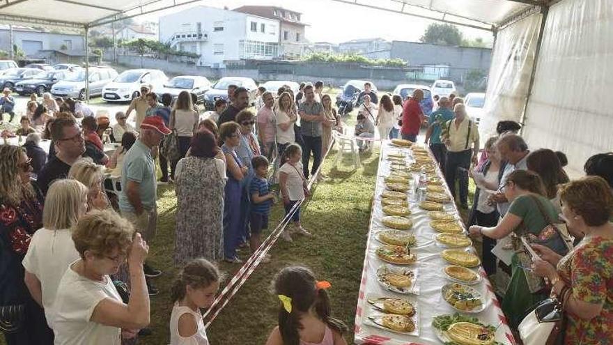 Tortillas presentadas al concurso en las fiestas de Feáns.