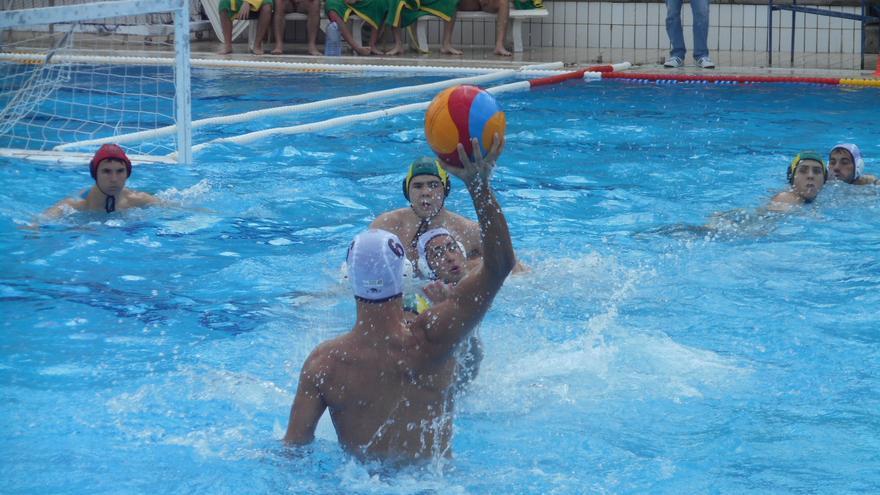 El futuro del equipo de waterpolo del CN Metropole, en la cuerda floja