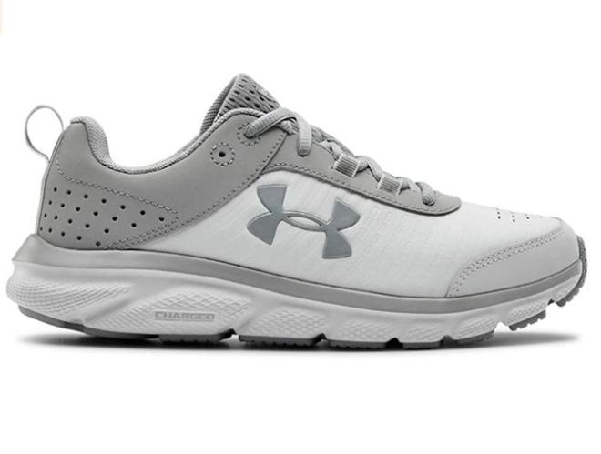 Zapatillas grises de running Under Armour. (Precio: 42,70 euros)