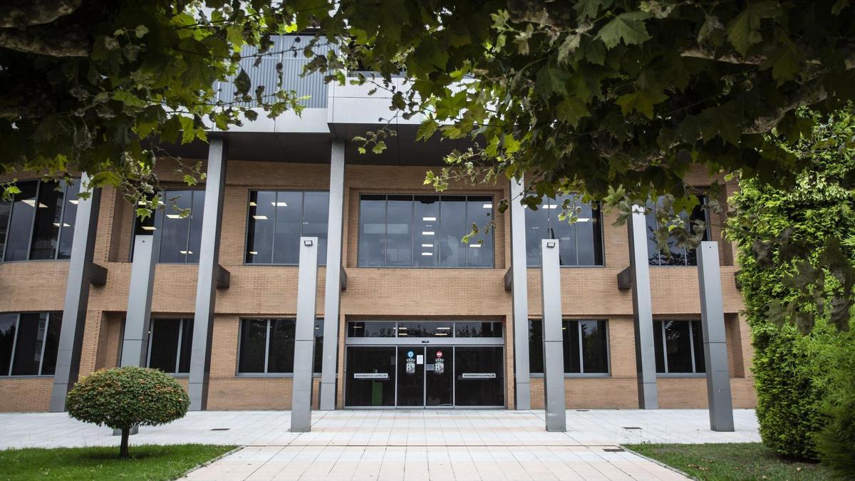 PP, IU y PSOE respaldan la integración de las escuelinas de Castrillón en el Principado mientras Vox critica el modelo centralizado