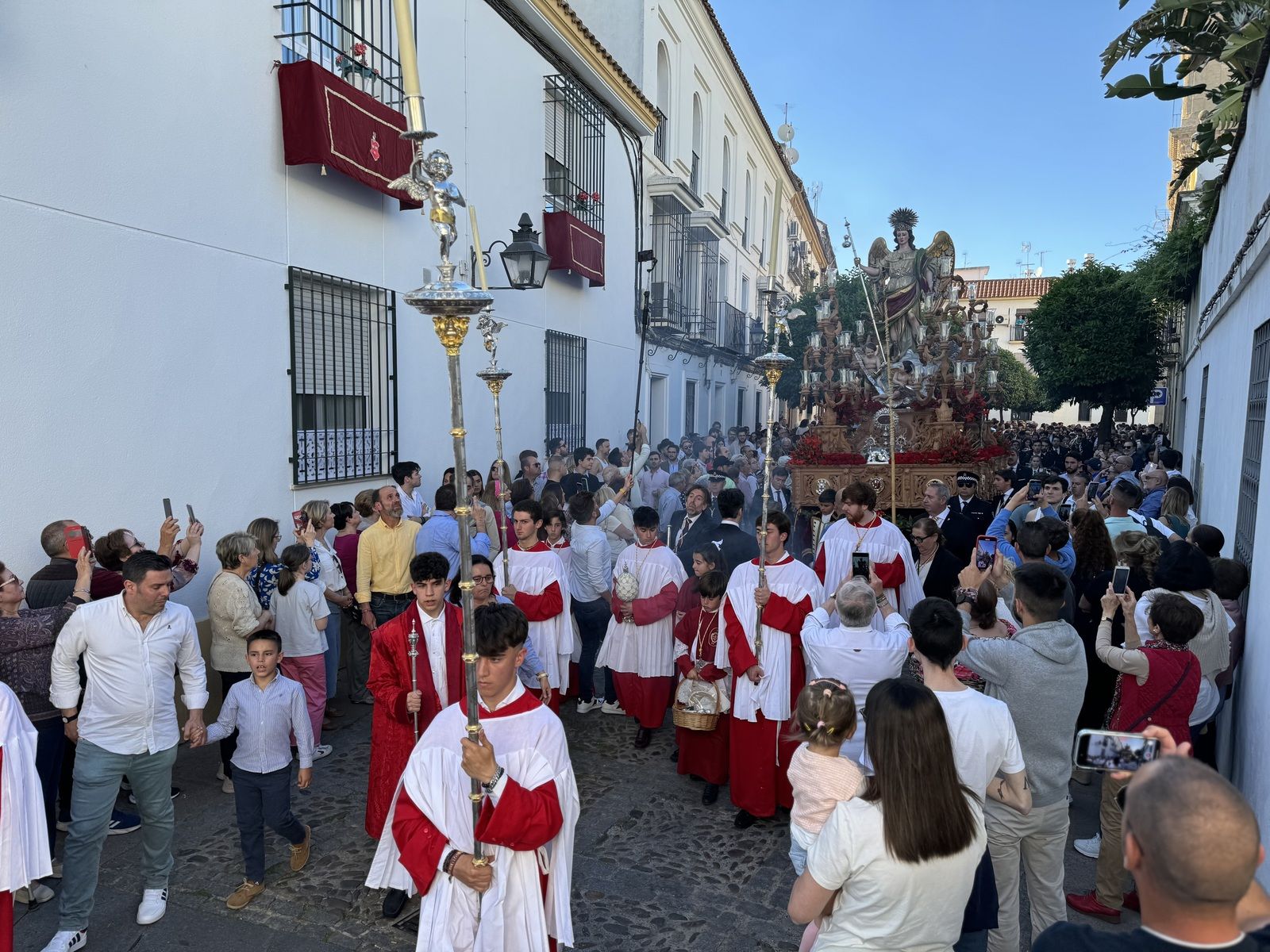 San Rafael sale en procesión en torno al aniversario de su aparición al padre Roelas