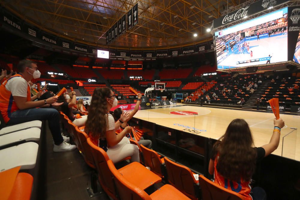 Pantallas gigantes en la Fonteta