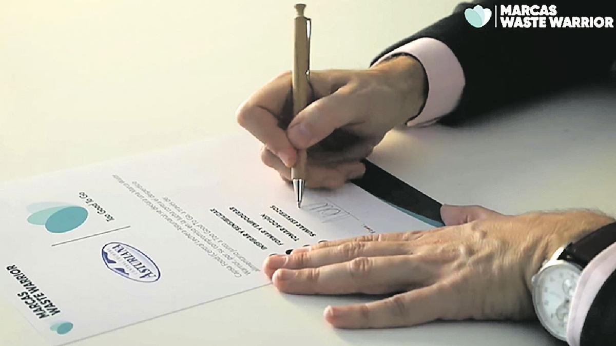 Firma del convenio de CAPSA como marca “Waste Warrior”