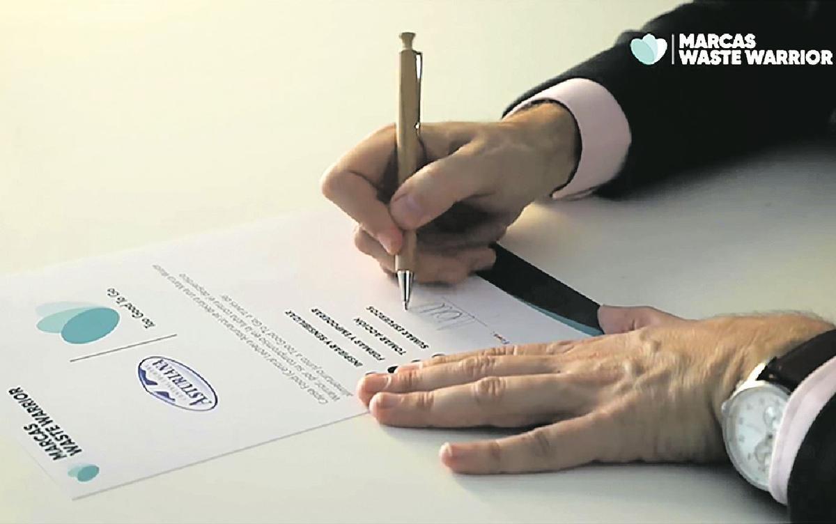 Firma del convenio de CAPSA como marca “Waste Warrior”