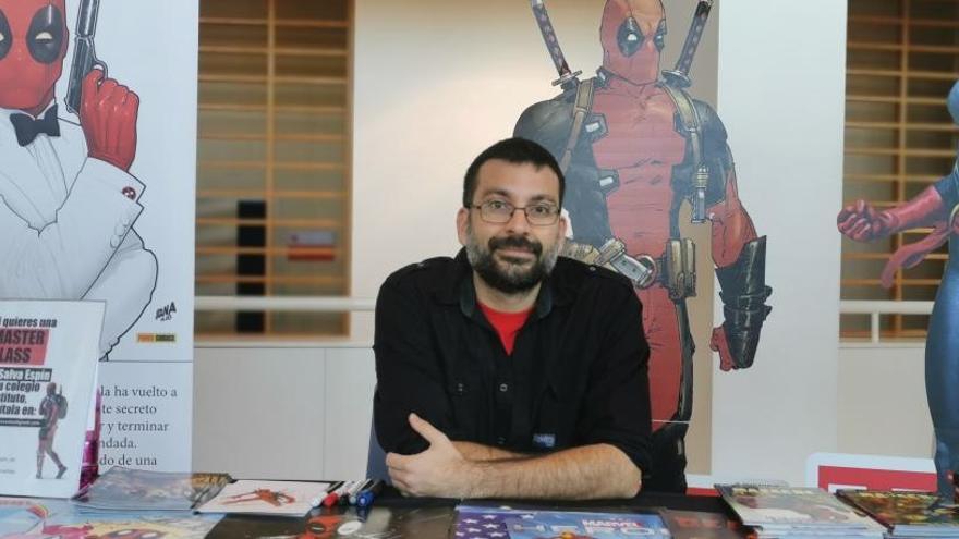 El dibujante de Marvel Salva Espín firma cómics y pósters en PequeOpi