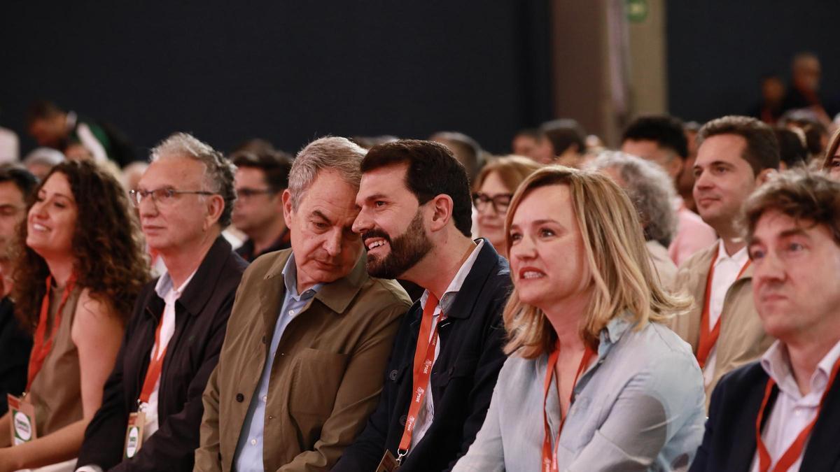 Cotrina toma el mando del PSOE extremeño con Ibarra y Zapatero como avales para  volver a ganar 