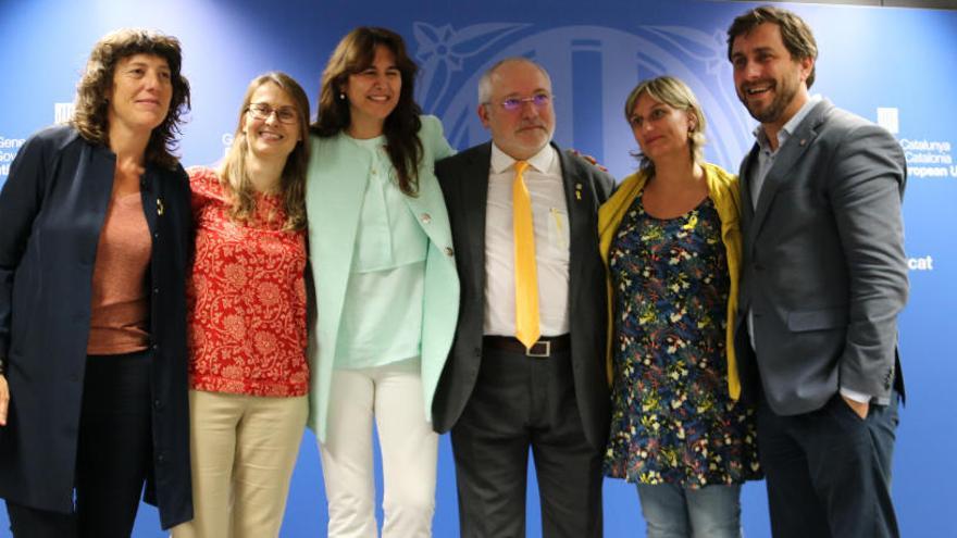 Teresa Jordà, Meritxell Serret, Laura Borràs, Lluís Puig, Alba Vergés i Toni Comín