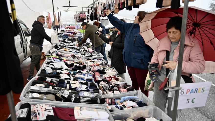 La feria ambulante se estrena en la alameda en una jornada “de fiesta, con sorpresas”