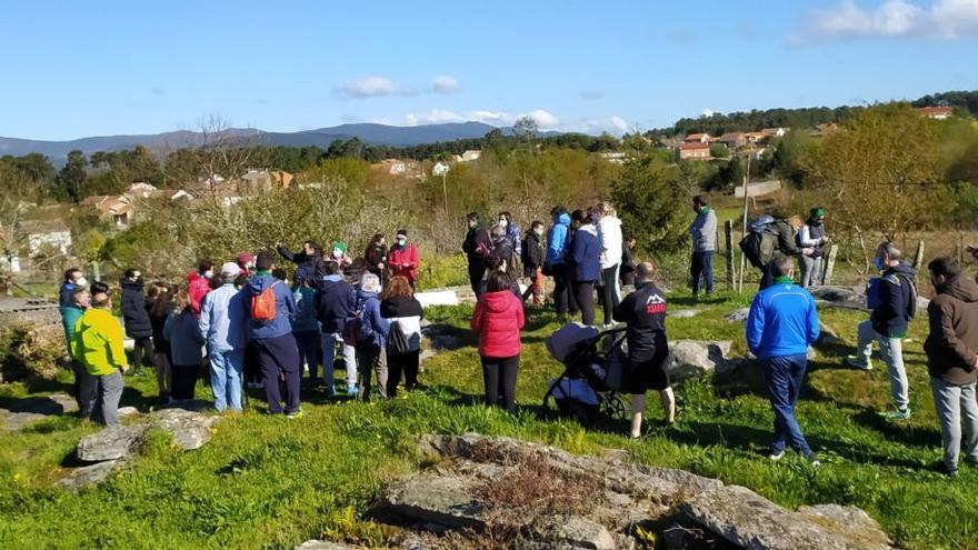 Clase práctica de historia y arte en Catoira