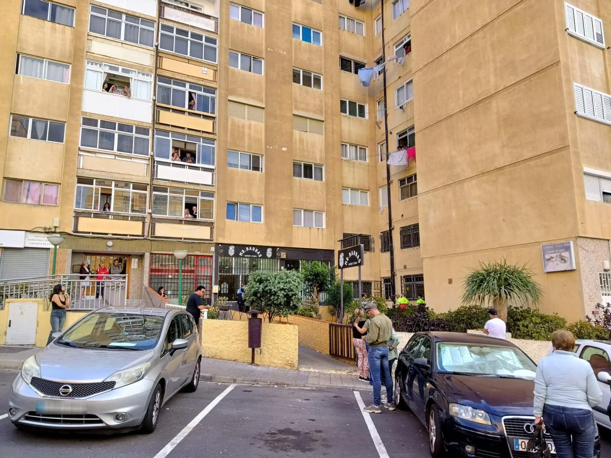 Edificio del que se ha precipitado el menor.