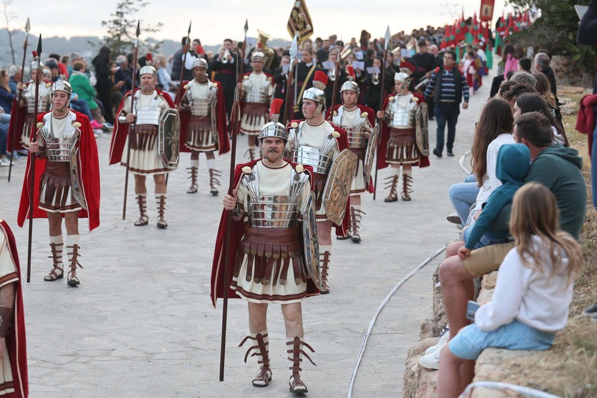 Las mejores imágenes de la procesión del Santo Entierro del Viernes Santo en Santa Eulària