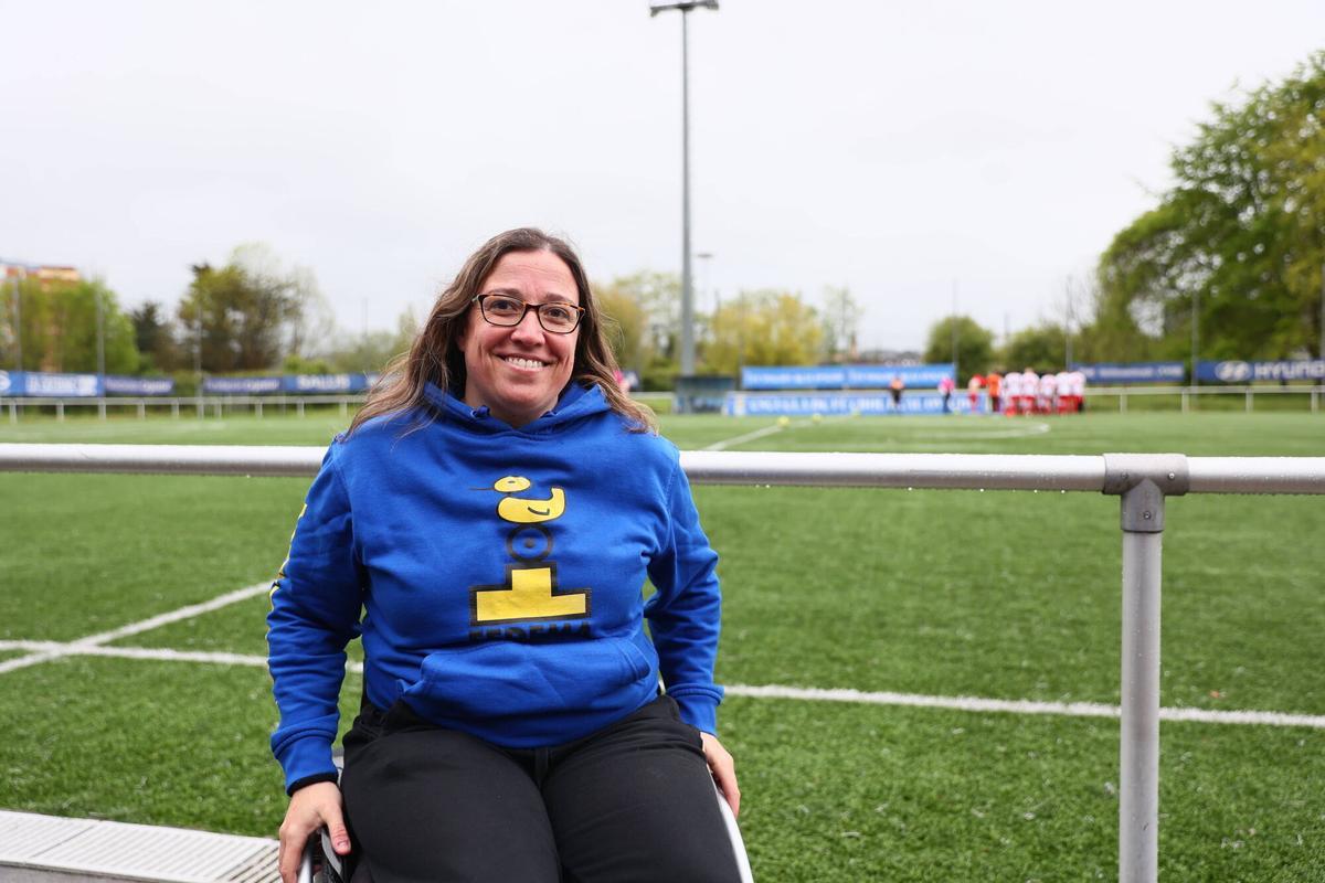 EN IMÁGENES: Así se juega al fútbol con una pierna menos y dos muletas EN IMÁGENES: Así se juega al fútbol con una pierna menos y dos muletas