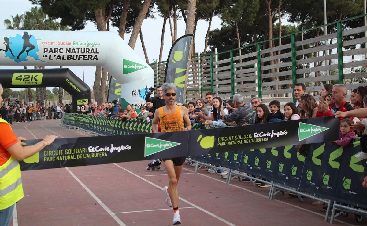 En categoría masculina, el más rápido fue Juan Vidal del C.D. Restaurante El Quijote Xeraco con un tiempo de 31:32.