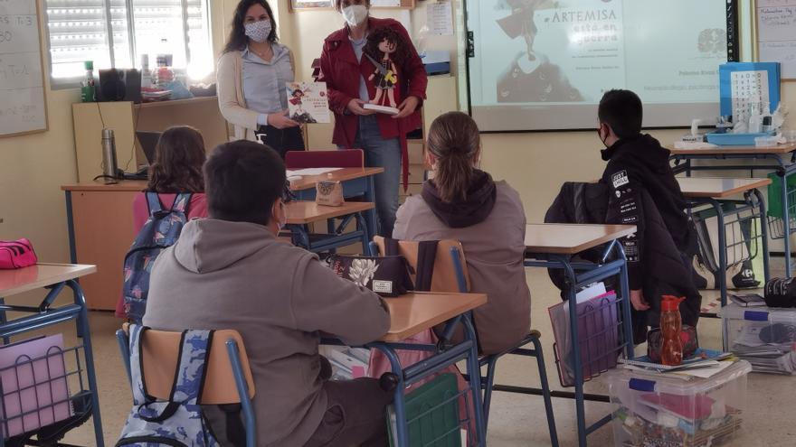 Conferencia sobre hábitos saludables en un colegio de Nerja