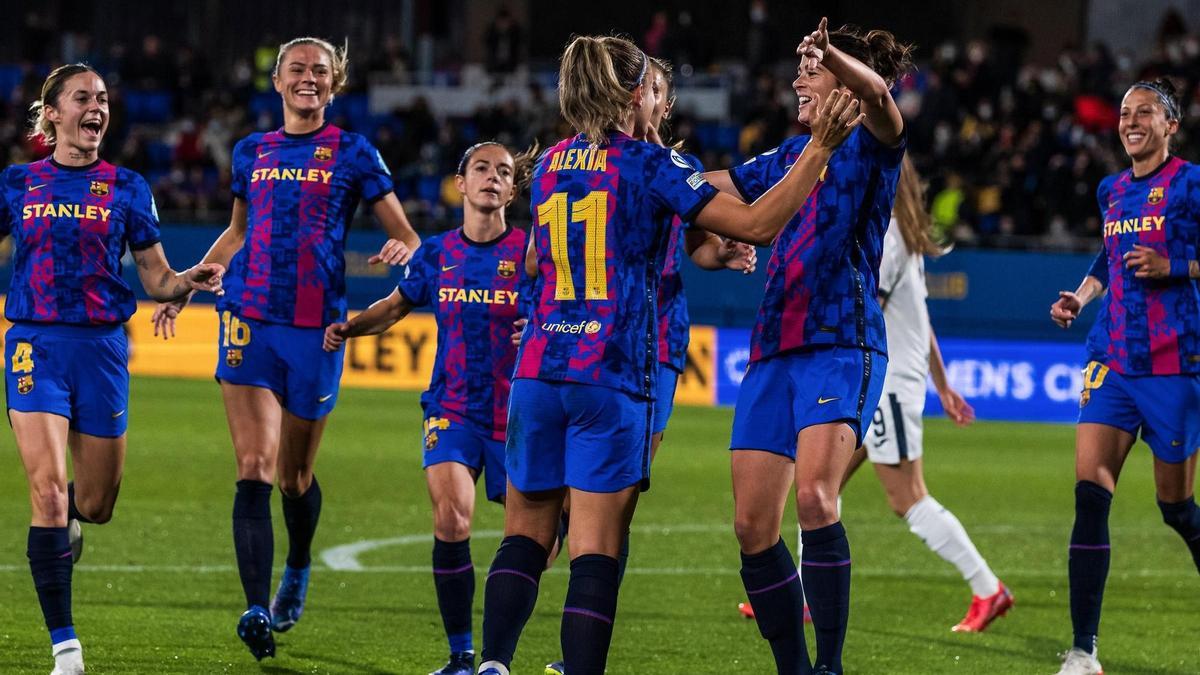 Fridolina Rolfo, Aitana Bonmati, Mapi Leon, Marta Torrejon y Alexia Putellas celebran un gol del FC Barcelona en la Champions femenina