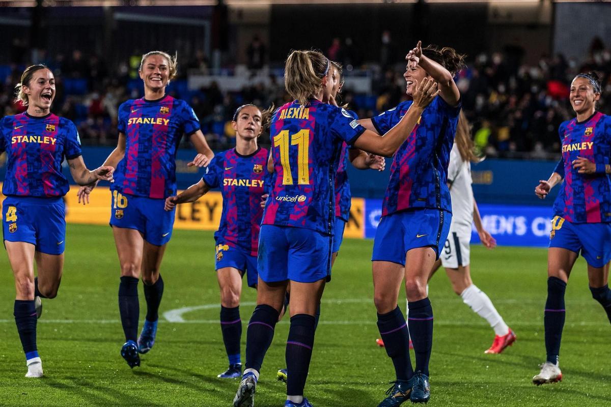 Fridolina Rolfo, Aitana Bonmati, Mapi Leon, Marta Torrejon y Alexia Putellas celebran un gol del FC Barcelona en la Champions femenina