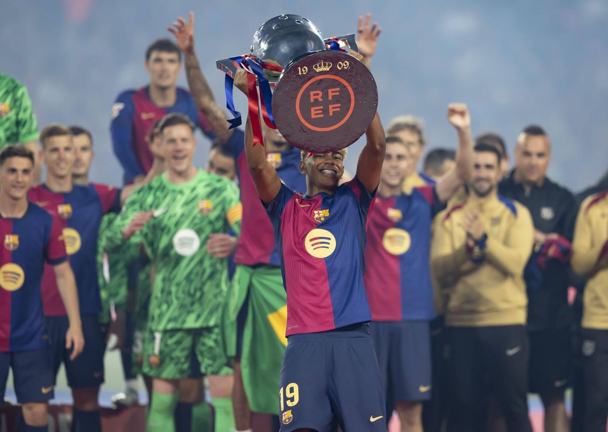 Lamine Yamal levanta la última Liga