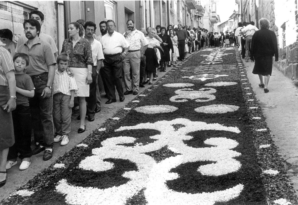 Alfombra floral con motivo de las Festas da Coca y el Corpus Christi, en 1989.