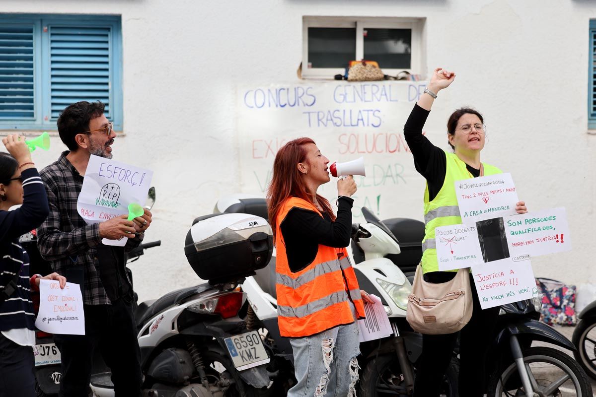 Las imágenes de la concentración de profesores en Ibiza