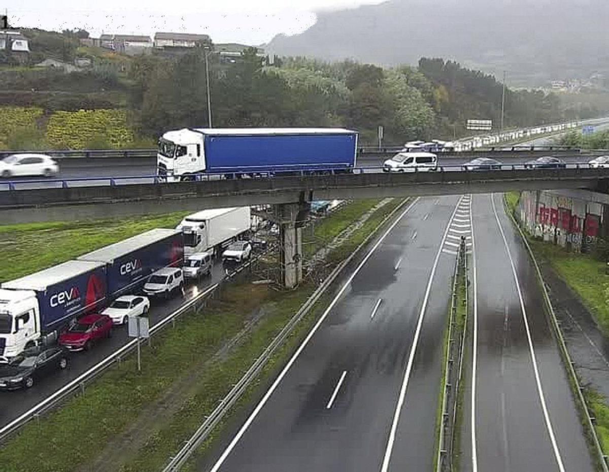 Las retenciones kilométricas en la A-52 a primera hora de la jornada. |  DGT