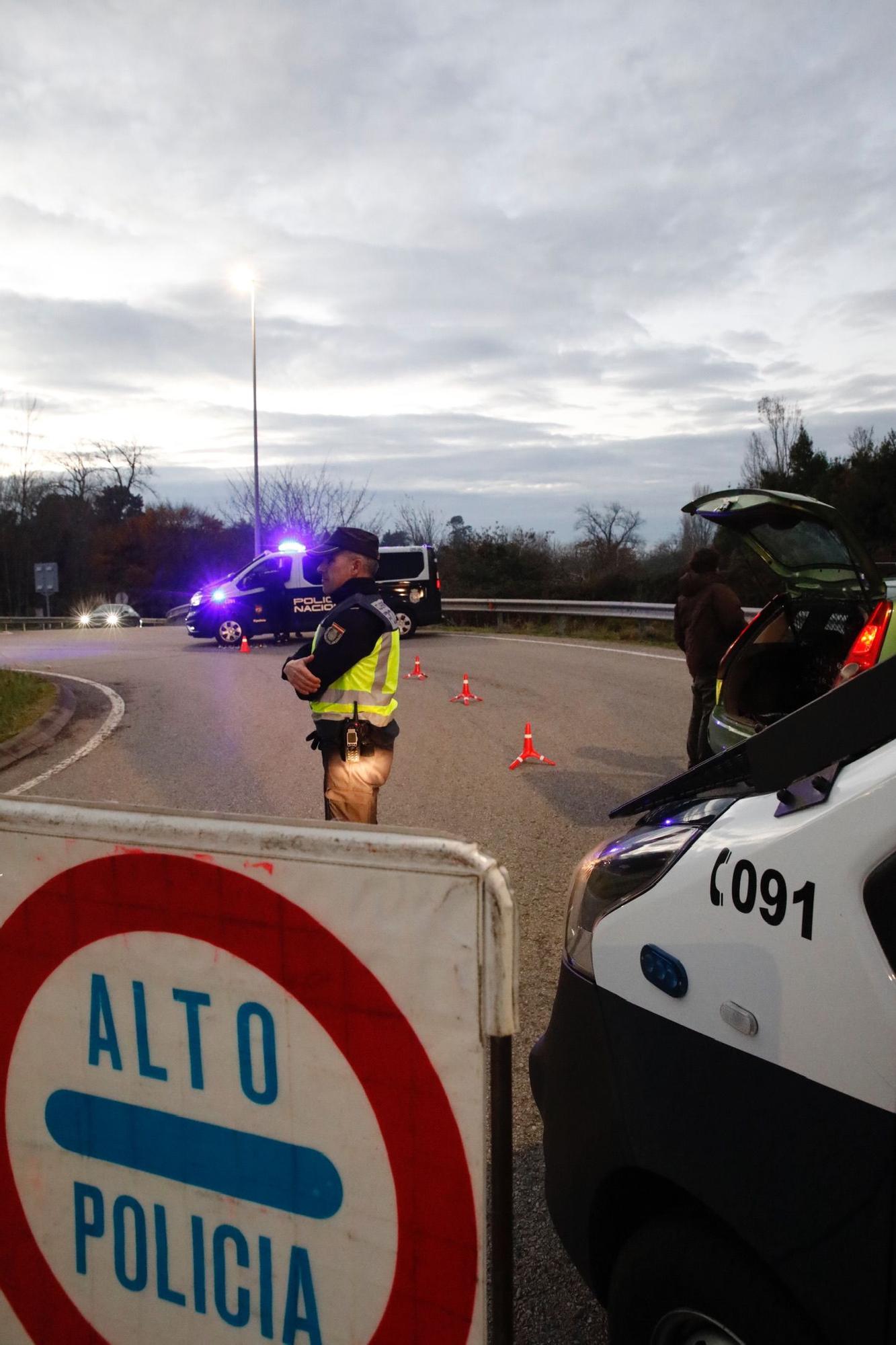 En imágenes: Control policial por la oleada de robos en Gijón