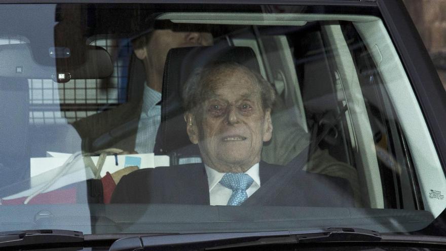 El duque de Edimburgo sale del hospital tras 28 días ingresado