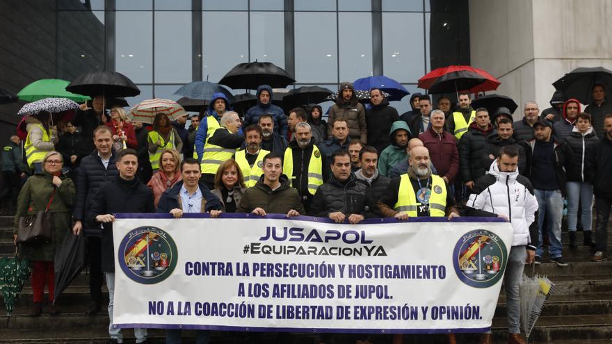 En imágenes: Clamor policial en Gijón contra los mandos por la &quot;coacción y persecución&quot; a la libertad sindical