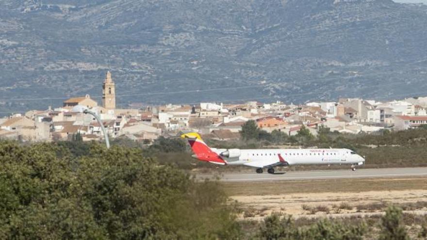 Una línea de bus enlazará el aeropuerto con los municipios turísticos del norte