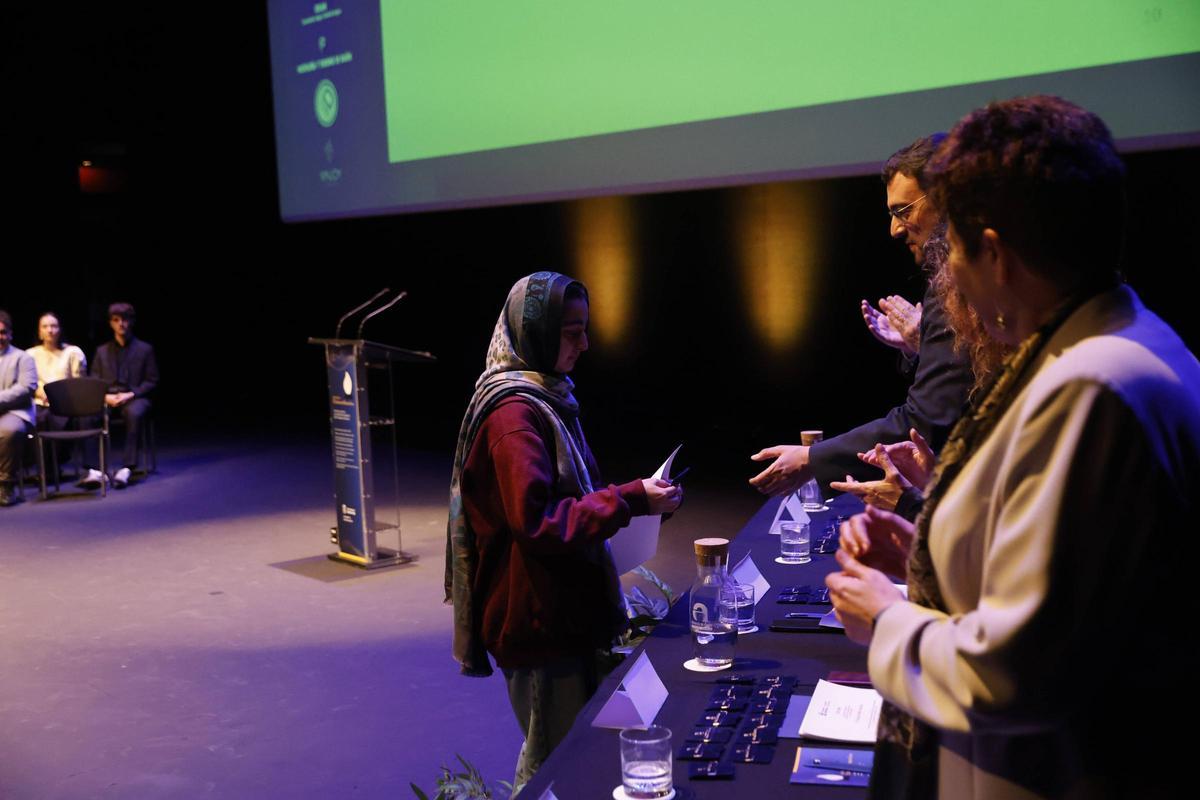 Entrega de los "Premios extraordinarios" de Educación en el teatro de la Laboral
