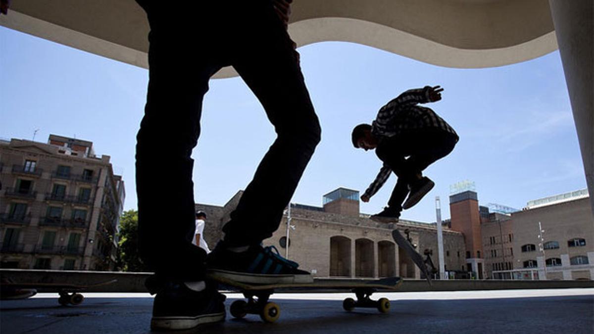 MACBA, EL TEMPLO La plaza de los Àngels es uno de los puntos más visitados por los patinadores de todo el mundo.