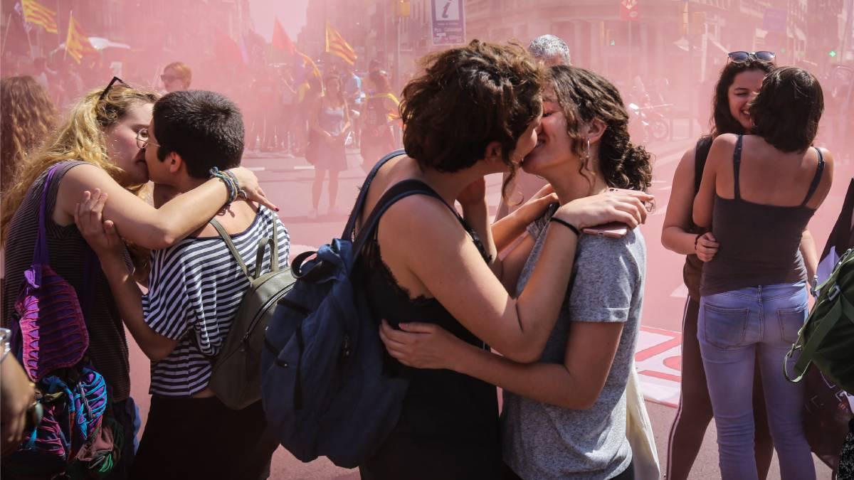 Fotografía de archivo de mujeres celebrando el Día de la Visibilidad Lésbica en Barcelona.