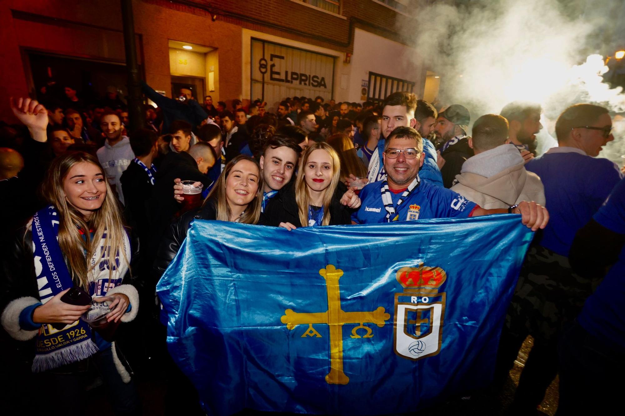 Las aficiones del Oviedo y el Sporting calientan motores antes del derbi