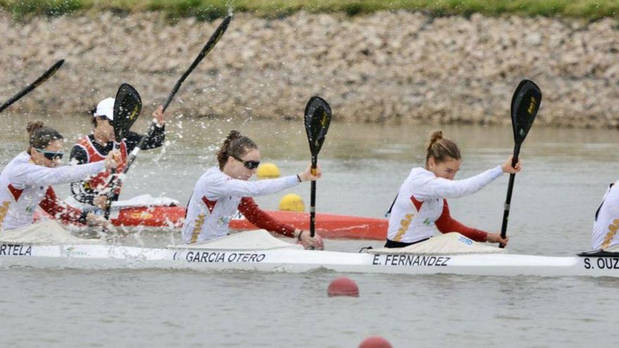 Teresa Portela, Carolina García, Estefanía Fernández y Sara Ouzande, ayer en competición en Szeged. |