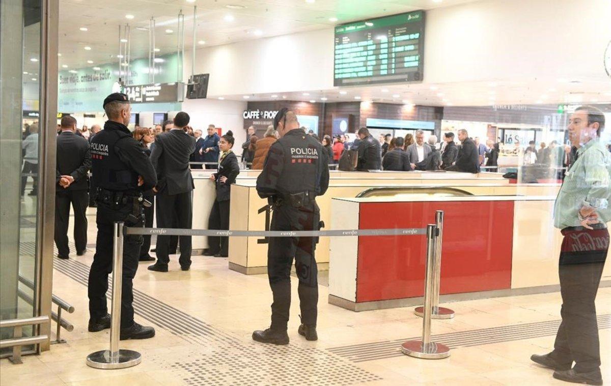 Presencia policial en Sants.