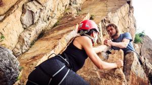 La escalada en roca no solo es un deporte; es un viaje de auto-descubrimiento y conexión con la naturaleza.