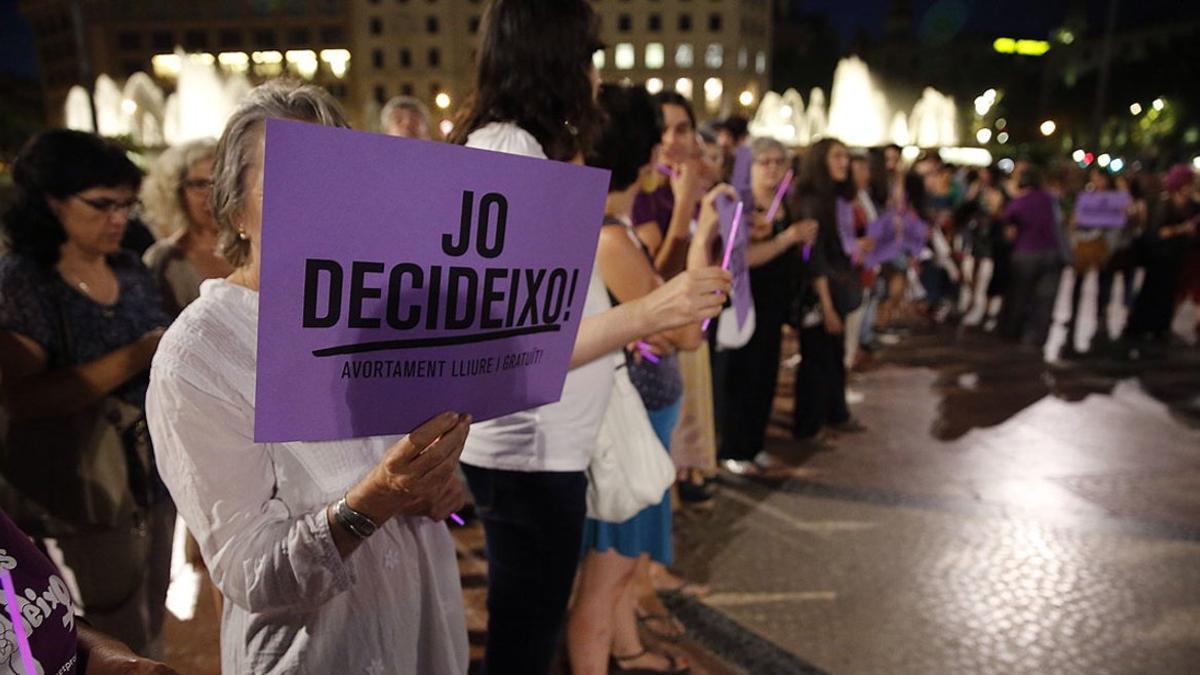 Manifestación contra la 'ley Gallardón', en la plaza de Catalunya de Barcelona en el 2014